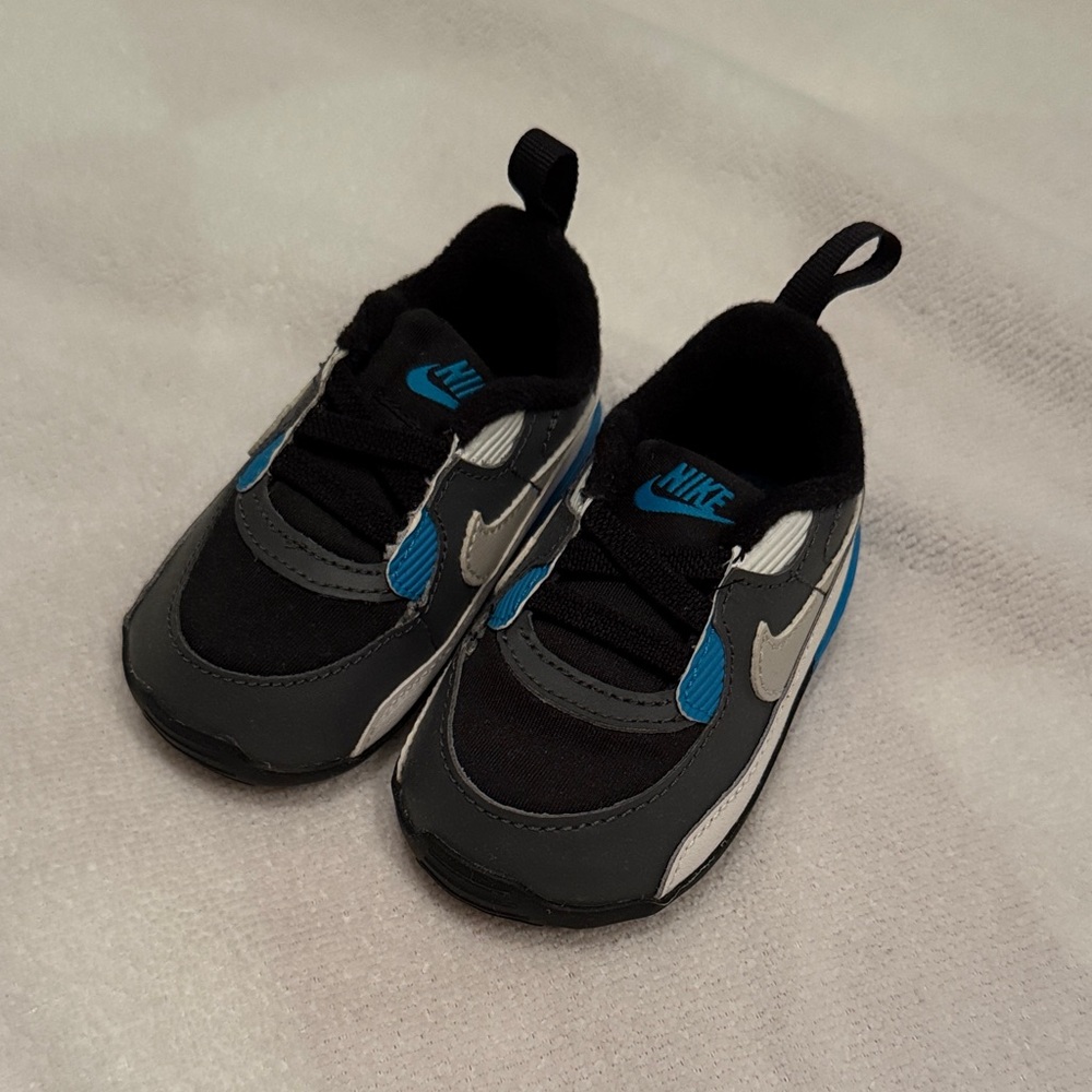 Nike Kids Black and Gray Sneakers with Blue Accents